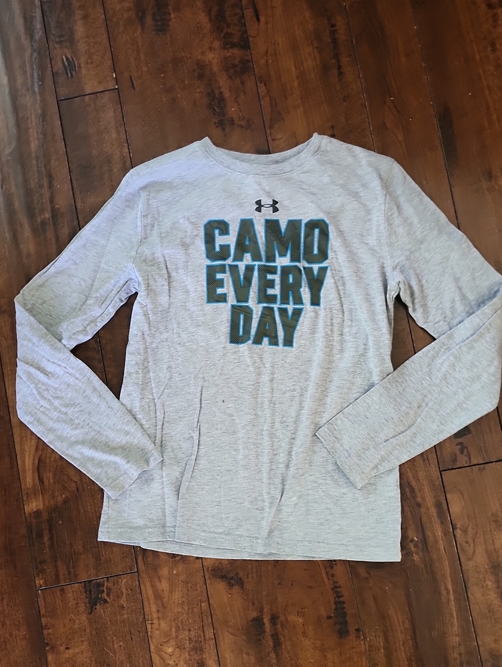 Under Armour Boy’s Light Gray 'CAMO EVERY DAY' Long Sleeve Tee Youth Large